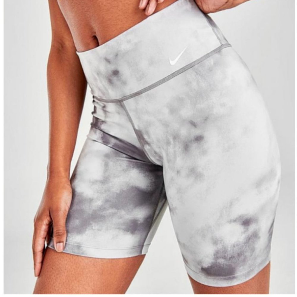 NWT Nike Icon Clash Biker Womens Size XS  DRI-Fit Active Shorts  Grey Cloud $45